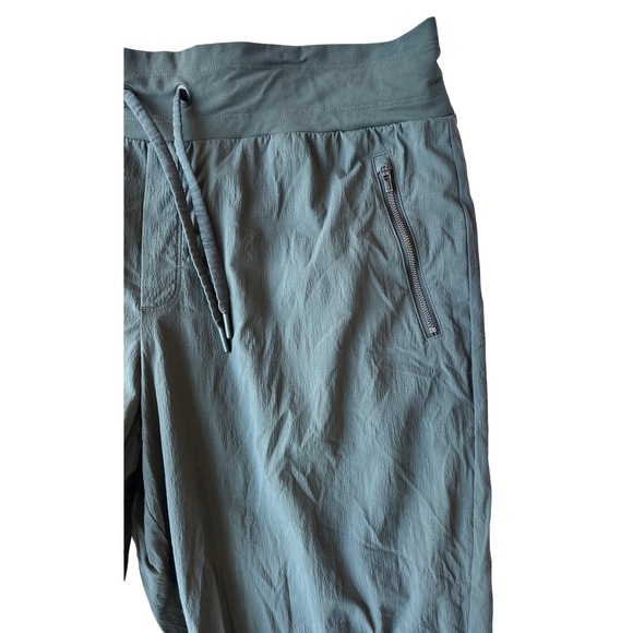 Athleta green Harbor Cargo Capri Pants Drawstring Waist Zip Pockets Size 20 - Picture 6 of 11